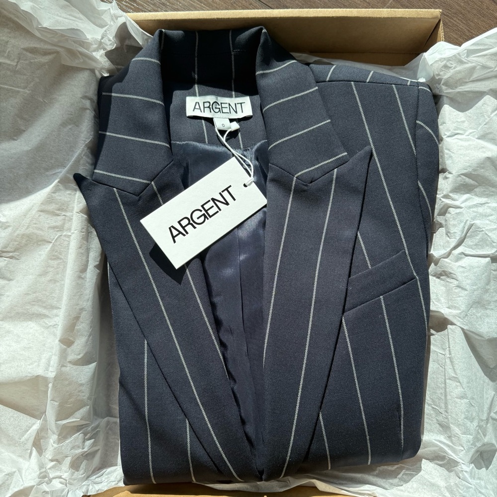 NWT. Argent Navy Pinstripe Crosby Blazer. 0. - Picture 4 of 12